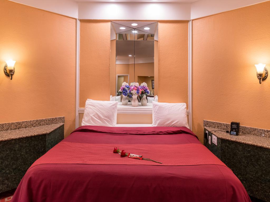Inn Of The Dove Romantic Luxury & Business Suites 벤셀럼 외부 사진