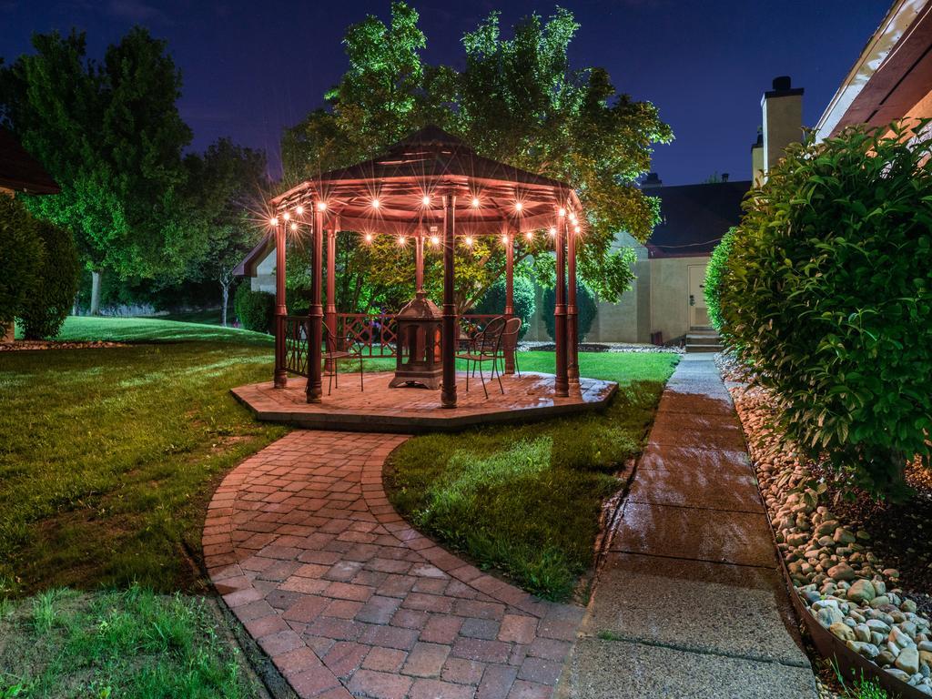 Inn Of The Dove Romantic Luxury & Business Suites 벤셀럼 외부 사진