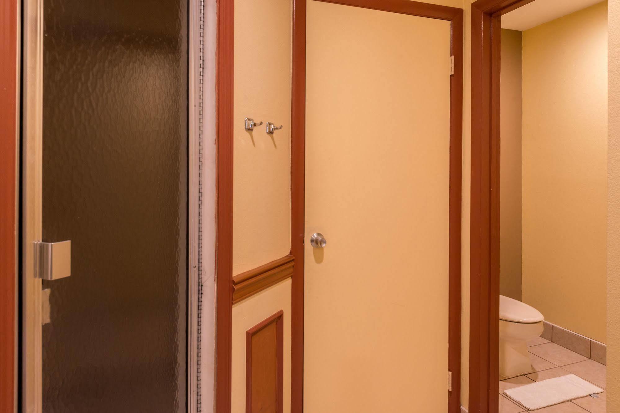 Inn Of The Dove Romantic Luxury & Business Suites 벤셀럼 외부 사진