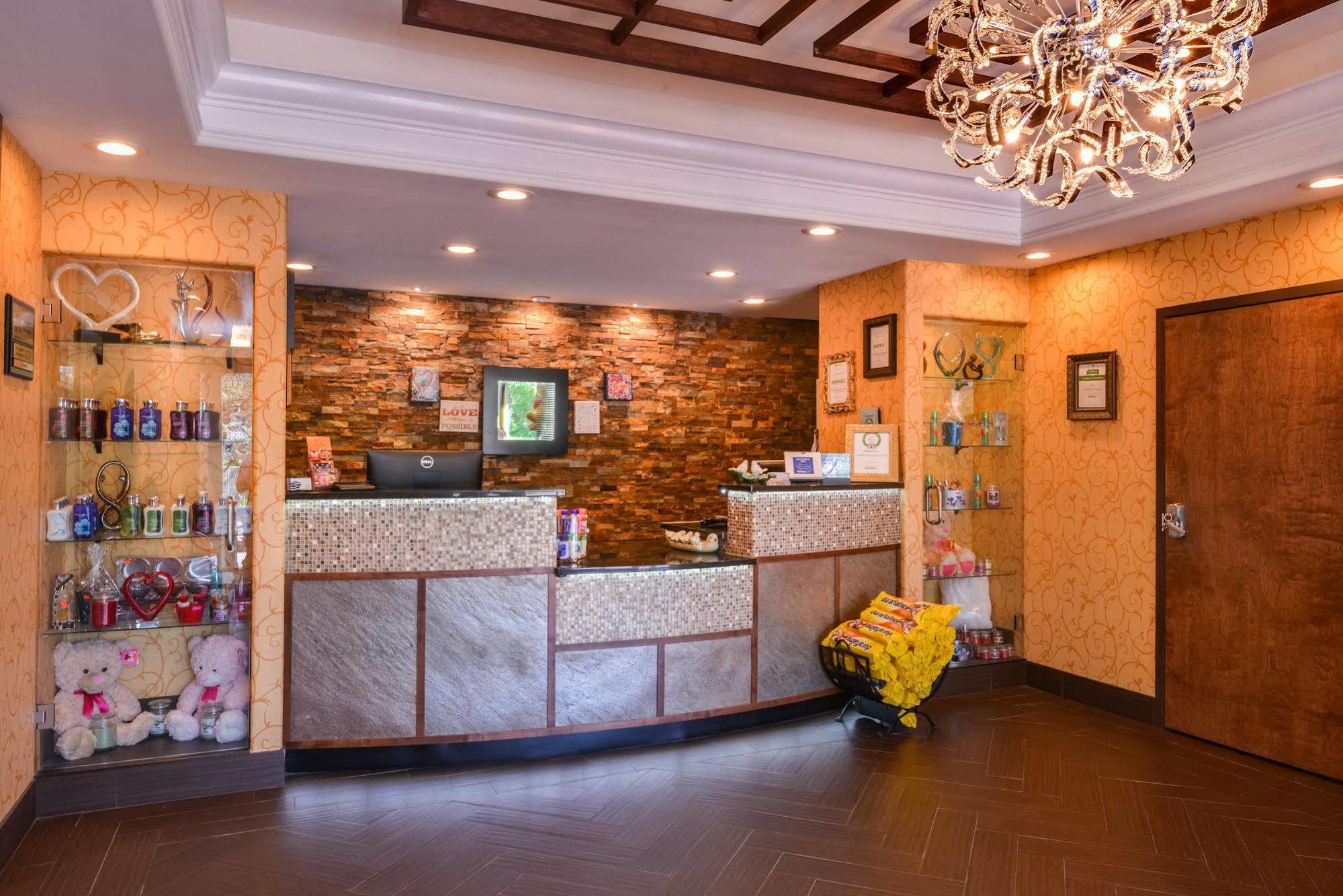 Inn Of The Dove Romantic Luxury & Business Suites 벤셀럼 외부 사진